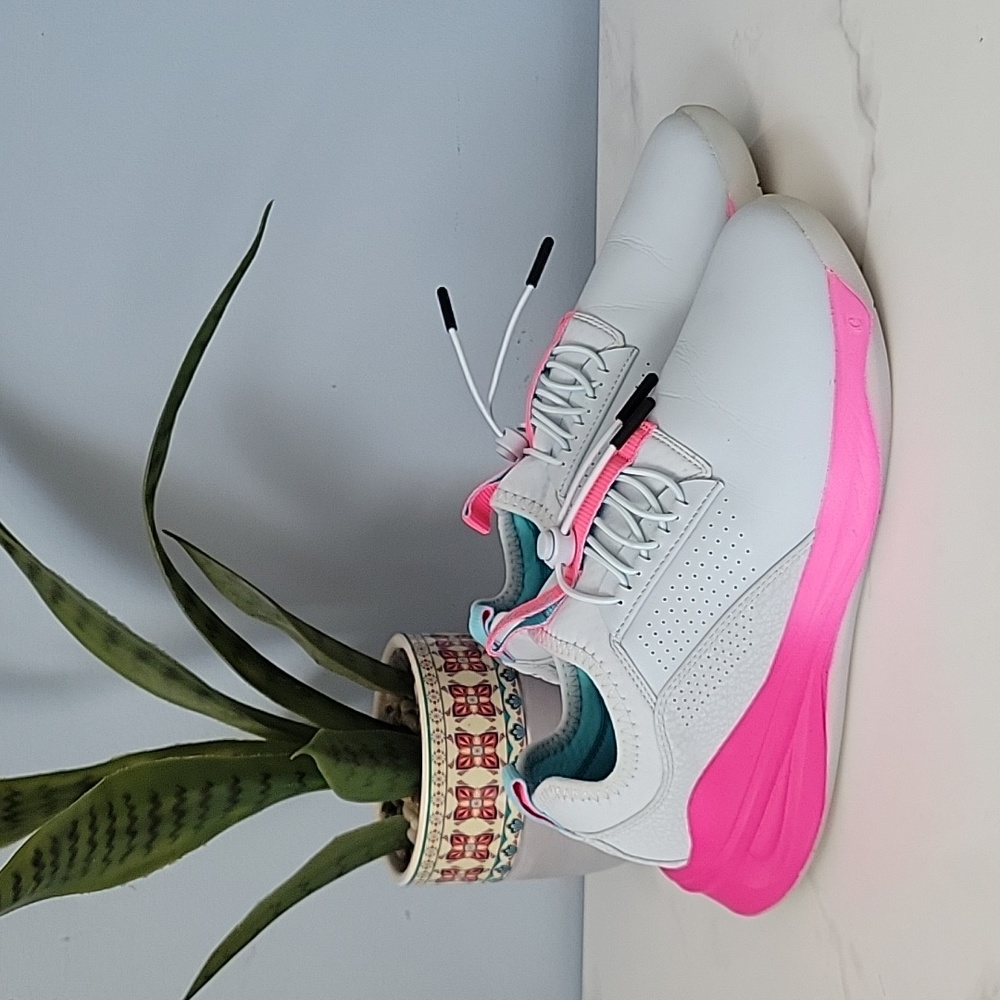 Clove sneakers